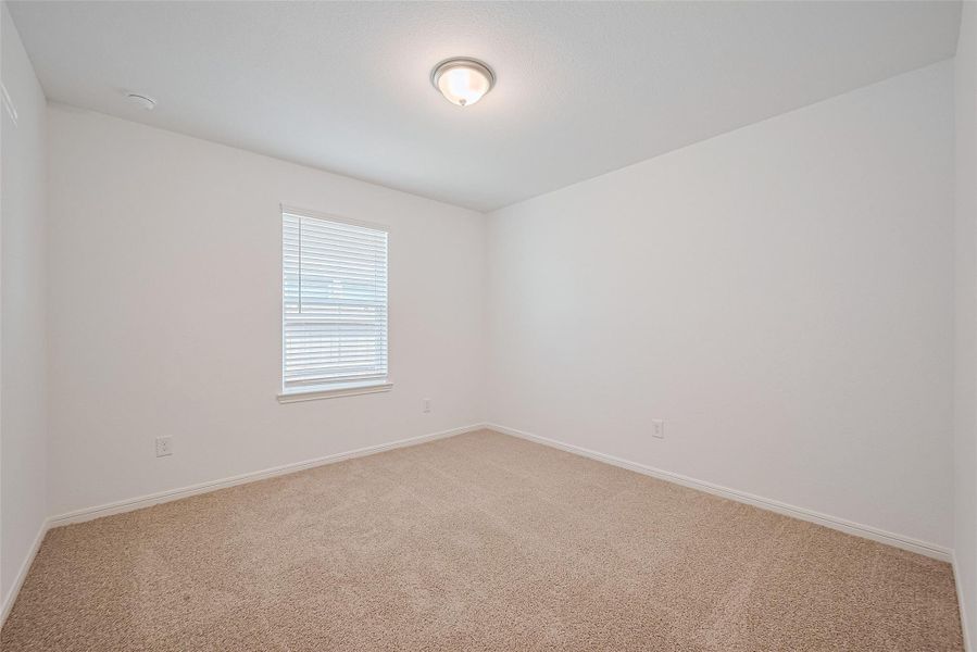 Spacious, unfurnished interior of a new home in Lago Mar, Texas City (Image 30).