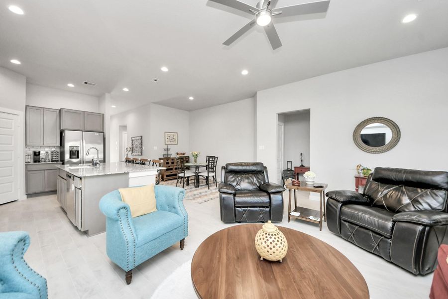Furnished interior view inside a new home in Briarwood Crossing, Rosenberg (Image 10).