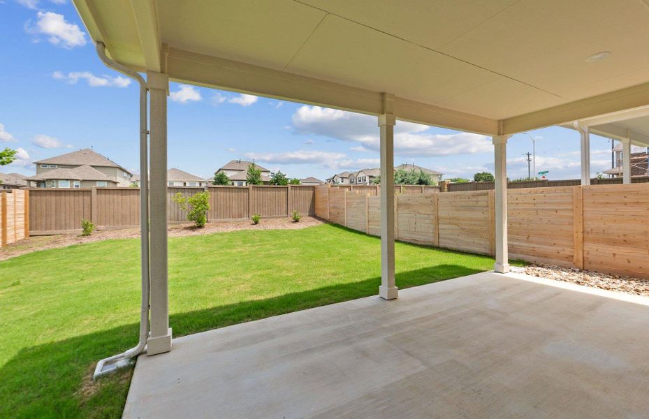 Exterior details and patio area of a home in Horizon Lake, Leander (Image 3).