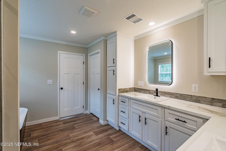 Furnished interior view inside a new home in , Callahan (Image 4).
