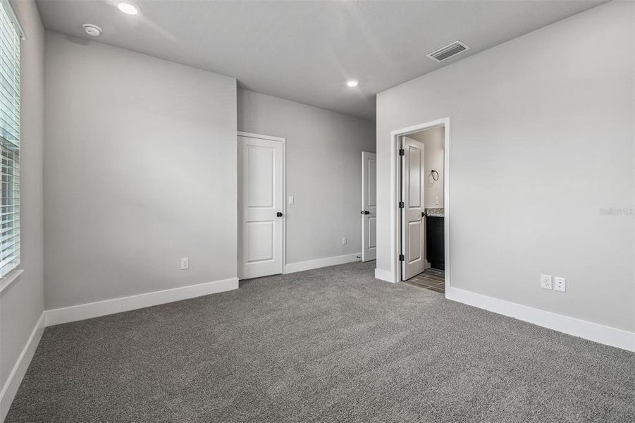 Spacious, unfurnished interior of a new home in The Peninsula at Rhodine Lake, Riverview (Image 40). Spacious, unfurnished interior of a new home in The Peninsula at Rhodine Lake, Riverview (Image 40).