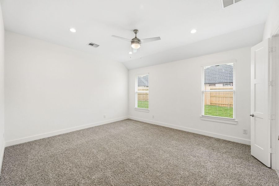 Spacious, unfurnished interior of a new home in Hills of Westlake, Conroe (Image 11).