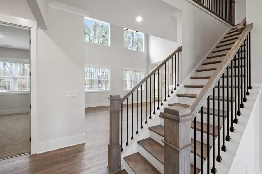 Spacious, unfurnished interior of a new home in Hillshire, Cumming (Image 21).