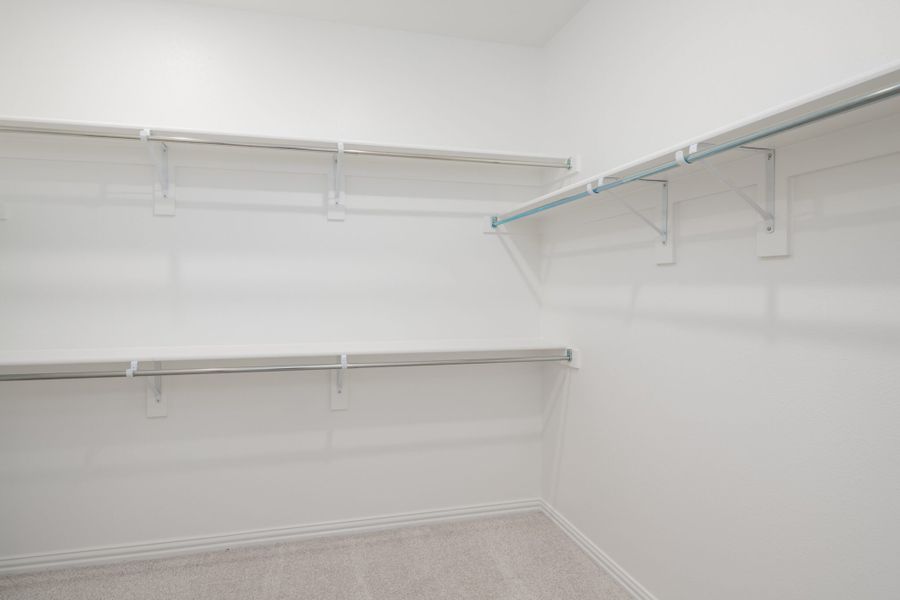 Spacious, unfurnished interior of a new home in Edgewater, Fate (Image 25).