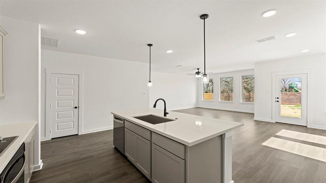 11. 2244 Sesaro - Kitchen (4)