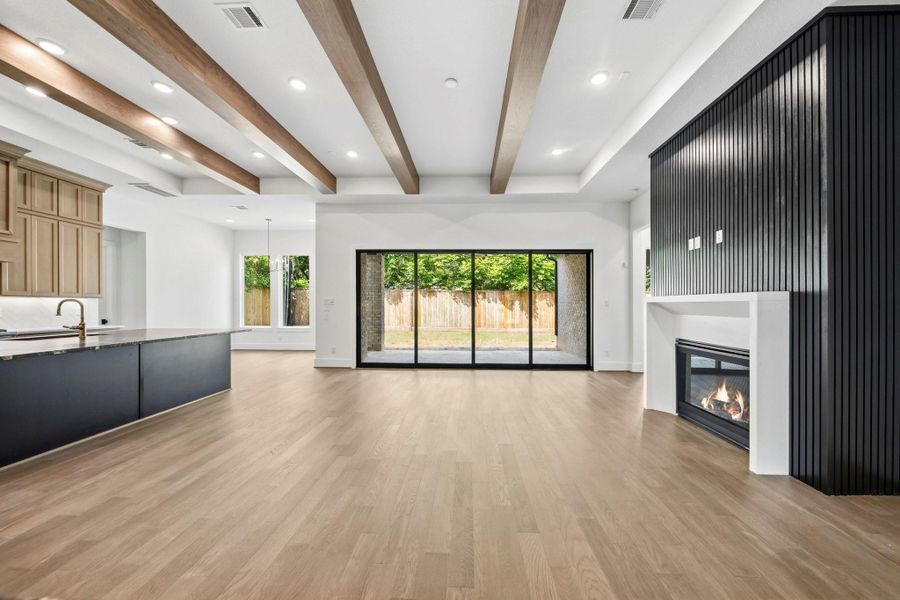 Spacious, unfurnished interior of a new home in , Houston (Image 10).