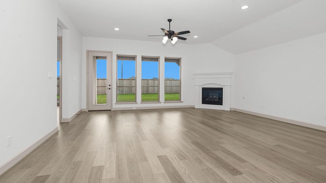 Spacious, unfurnished interior of a new home in Grange, Katy (Image 10).