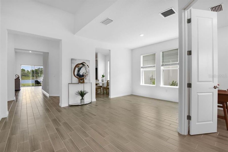 Spacious, unfurnished interior of a new home in Ardisia Park, New Smyrna Beach (Image 18).