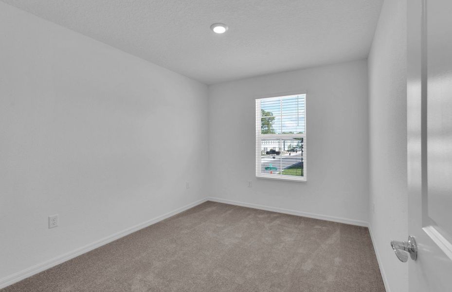 Spacious, unfurnished interior of a new home in Normandy Pines, Jacksonville (Image 13).
