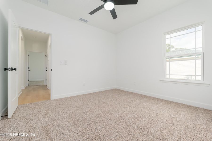Spacious, unfurnished interior of a new home in , Middleburg (Image 19).