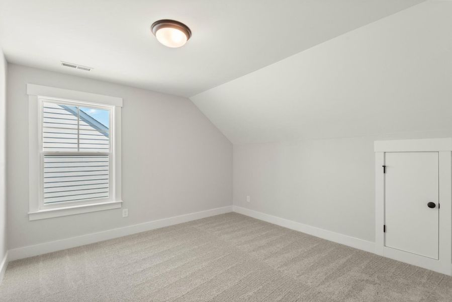Spacious, unfurnished interior of a new home in Wexford, Elon (Image 53).