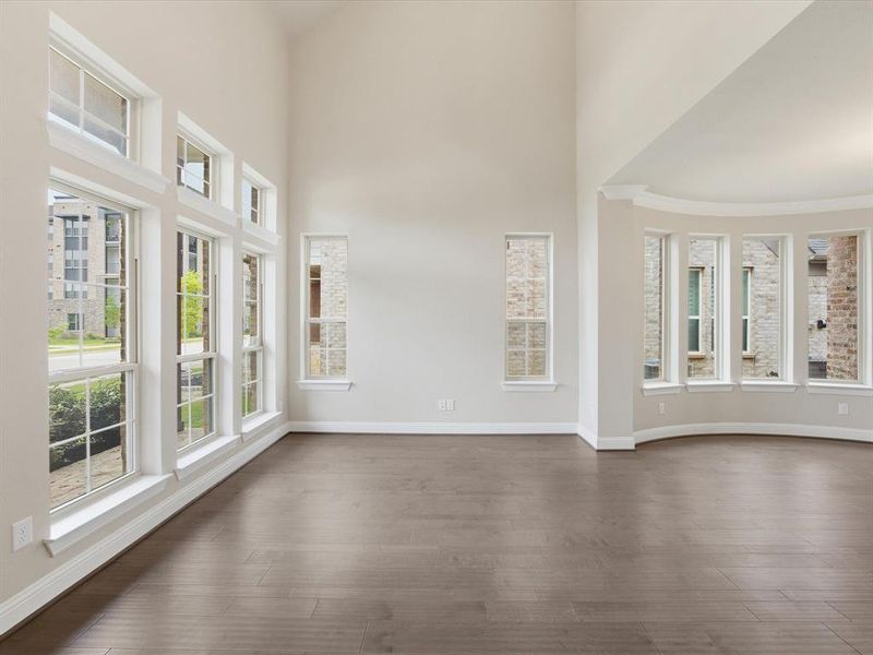 Spacious, unfurnished interior of a new home in , Corinth (Image 23).