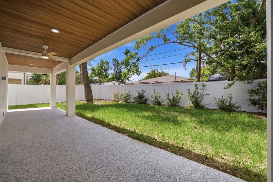 Exterior details and patio area of a home in , St. Petersburg (Image 29).