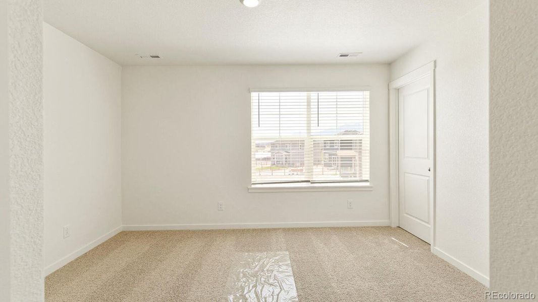Spacious, unfurnished interior of a new home in The Ridge at Lorson Ranch, Colorado Springs (Image 21).