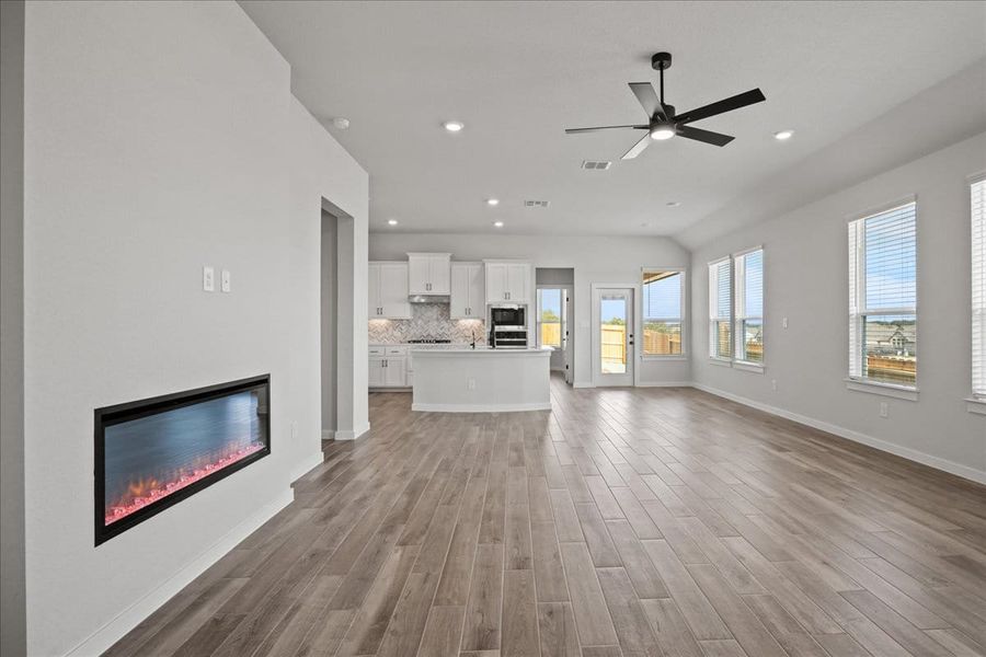 Spacious, unfurnished interior of a new home in Meyer Ranch, New Braunfels (Image 16). Spacious, unfurnished interior of a new home in Meyer Ranch, New Braunfels (Image 16).