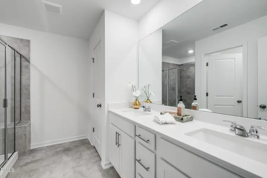 SUN_StellaView_Pic_Coleman_Owners_Bath_1