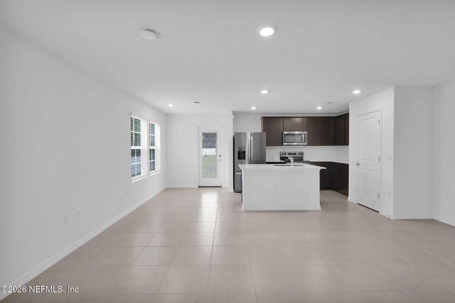 Spacious, unfurnished interior of a new home in , Jacksonville (Image 15).