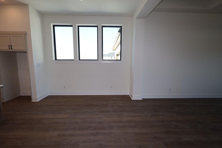 Spacious, unfurnished interior of a new home in Dunham Pointe, Cypress (Image 15).