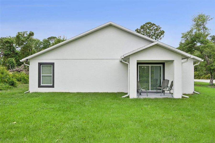 Exterior details and patio area of a home in , Deland (Image 3).