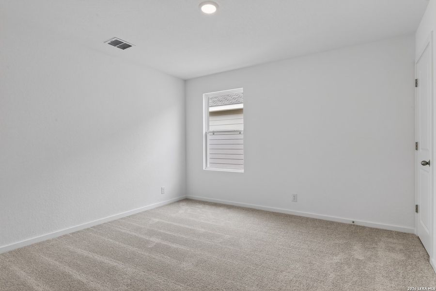Spacious, unfurnished interior of a new home in Hennersby Hollow, San Antonio (Image 22).