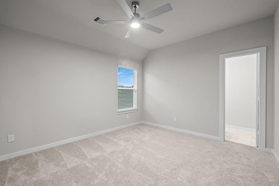 Spacious, unfurnished interior of a new home in Briarwood Crossing, Rosenberg (Image 39).