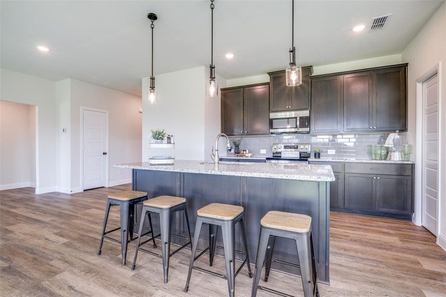 Please note that the photos are for representation purposes only. Please note that the photos are for representation purposes only.