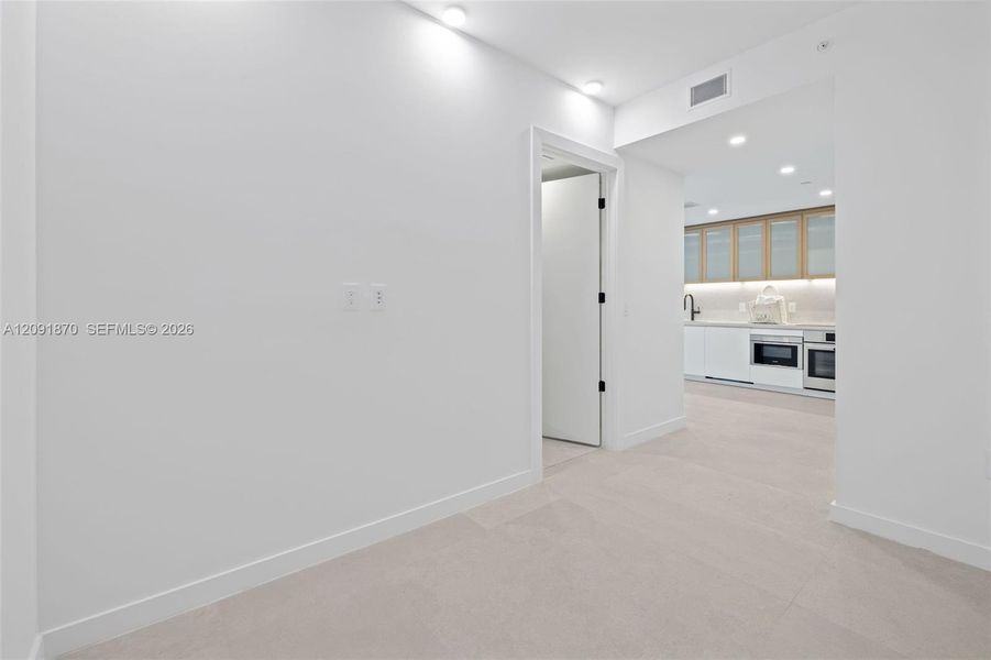 Spacious, unfurnished interior of a new home in , Miami (Image 40).