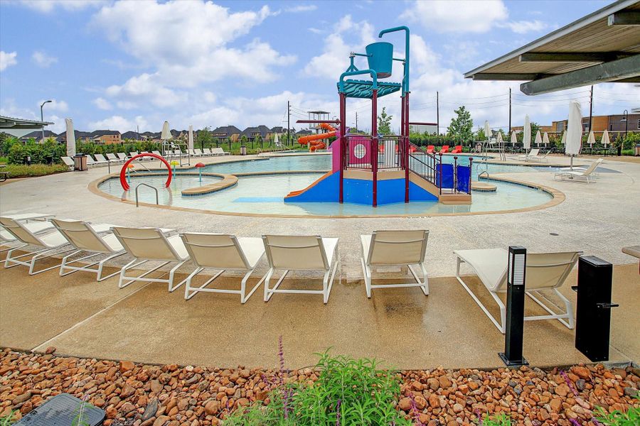 Community amenities in Cross Creek West, Fulshear (Image 27).