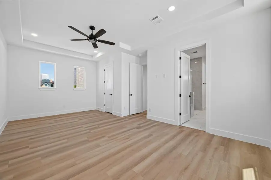 Spacious, unfurnished interior of a new home in , Houston (Image 19).