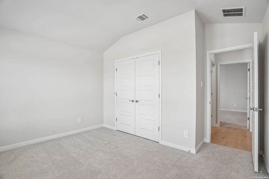 Spacious, unfurnished interior of a new home in Carmel Ranch, Schertz (Image 27).