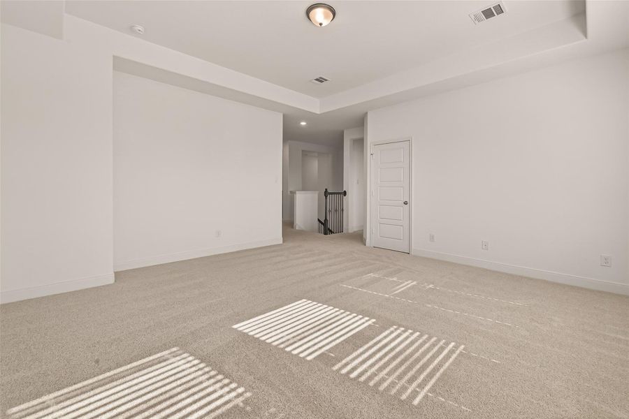 Spacious, unfurnished interior of a new home in Lago Mar, Texas City (Image 40).