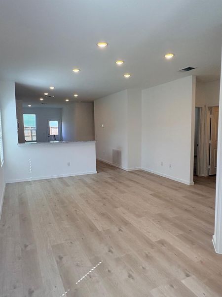 Spacious, unfurnished interior of a new home in Stokesbury, Waller (Image 24).