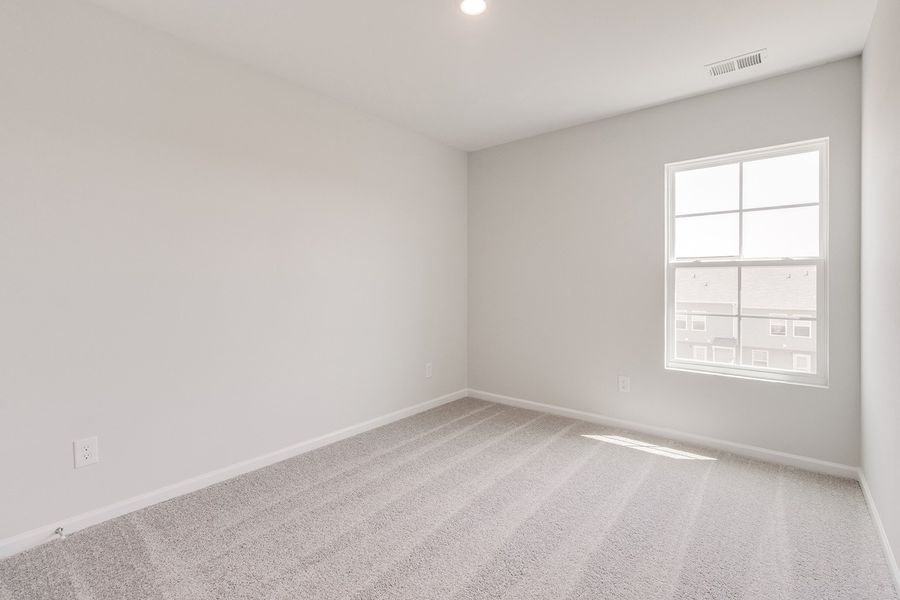 Spacious, unfurnished interior of a new home in Astoria, Columbia (Image 27).
