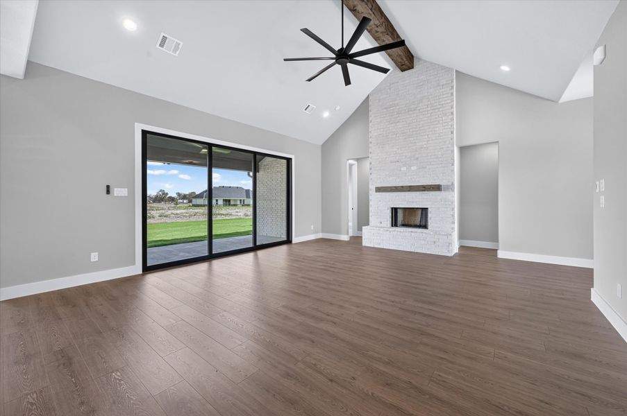 Spacious, unfurnished interior of a new home in Paloma Ranches, Justin (Image 25).
