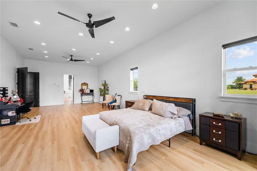Furnished interior view inside a new home in , Groveland (Image 31).