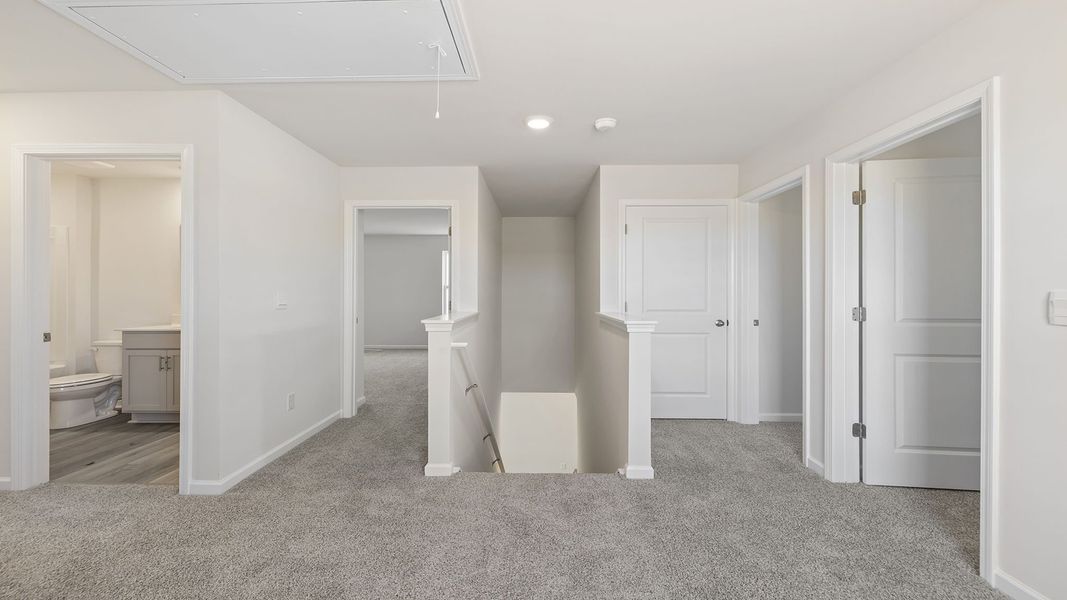 Spacious, unfurnished interior of a new home in Cloverdale Hills, Piedmont (Image 16).
