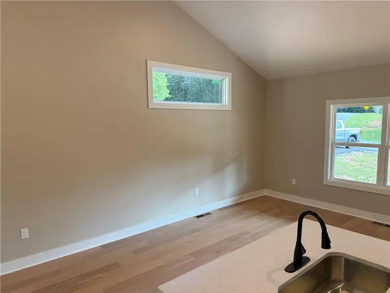 Spacious, unfurnished interior of a new home in , Dahlonega (Image 7).