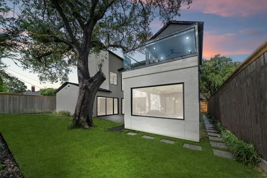 Enjoy the lush lawn with the beautiful green space this backyard has to offer! Enjoy the lush lawn with the beautiful green space this backyard has to offer!