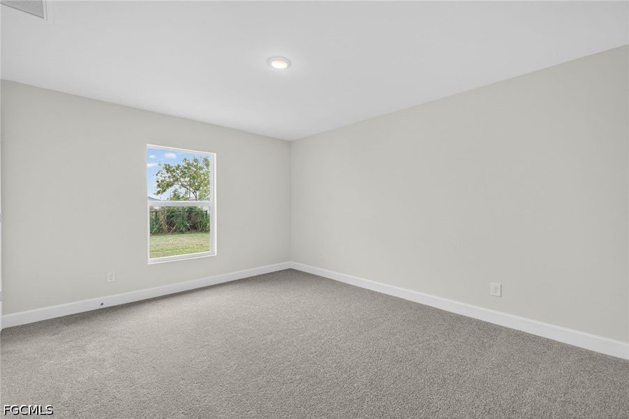 Spacious, unfurnished interior of a new home in Cape Coral, Cape Coral (Image 22).