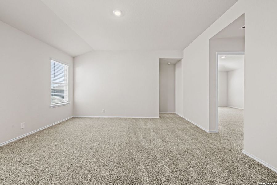 Spacious, unfurnished interior of a new home in Redbird Ranch, San Antonio (Image 13).