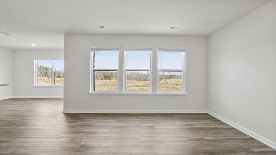 Spacious, unfurnished interior of a new home in Hawk Ridge, Anderson (Image 17).