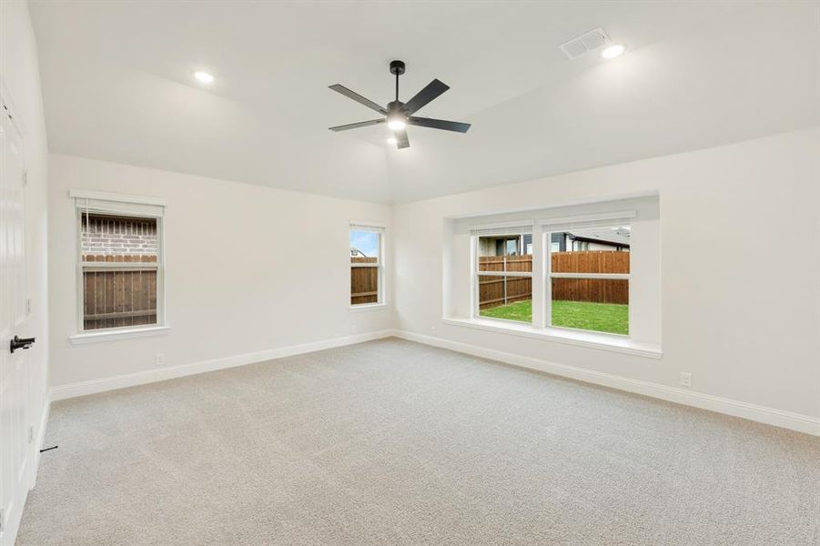 Spacious, unfurnished interior of a new home in Star Ranch, Godley (Image 16).