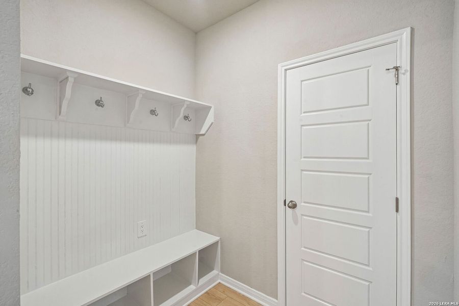 Spacious, unfurnished interior of a new home in Royal Crest, San Antonio (Image 28).