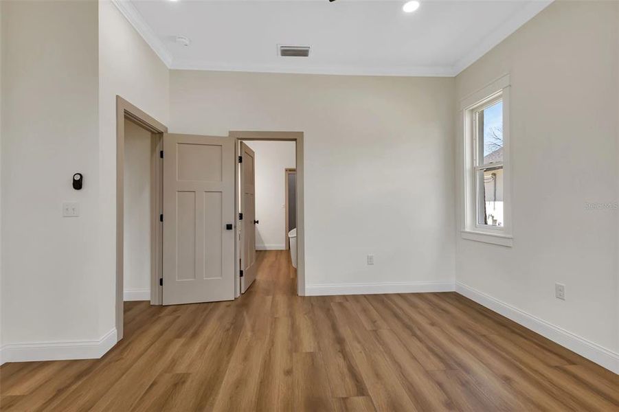 Spacious, unfurnished interior of a new home in , Port Charlotte (Image 39).