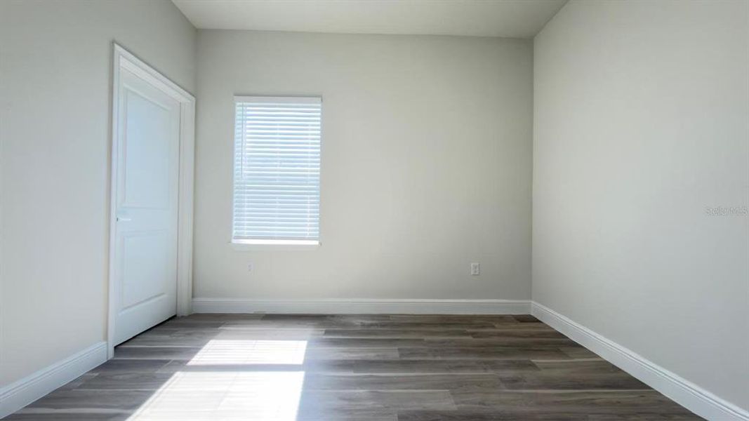 Spacious, unfurnished interior of a new home in , Ocala (Image 33).