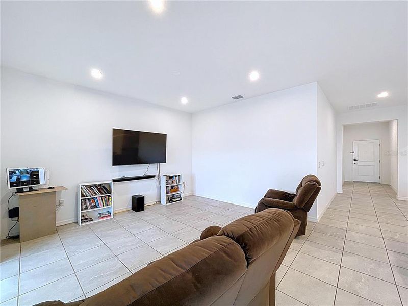 Furnished interior view inside a new home in Covered Bridge at Liberty Bluff, Haines City (Image 39).