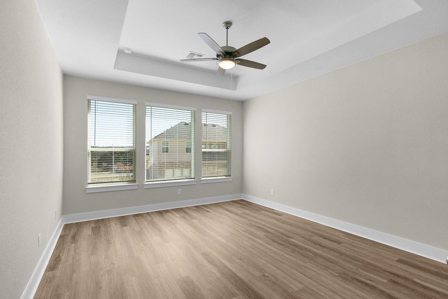 Spacious, unfurnished interior of a new home in Highland Village, Georgetown (Image 23).