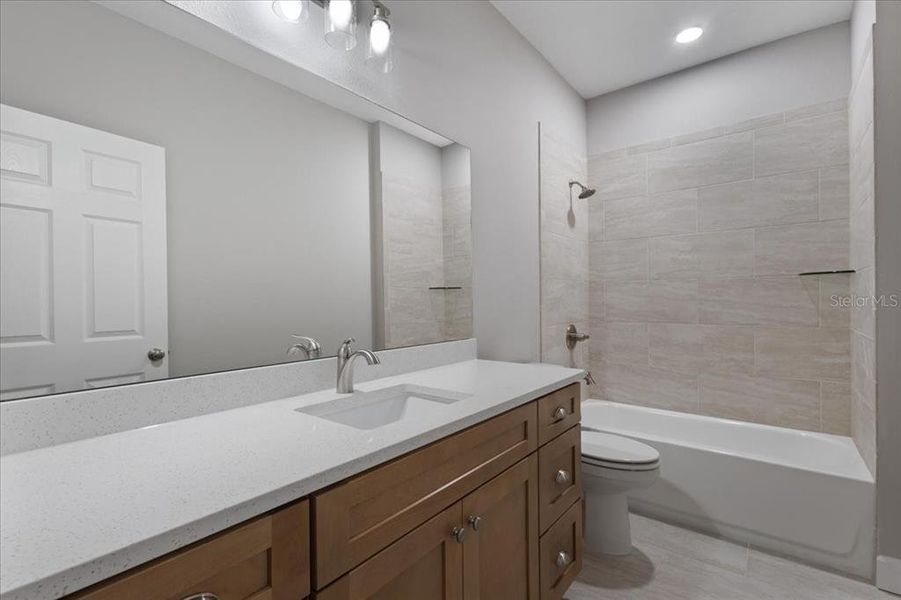 Furnished interior view inside a new home in , Chiefland (Image 14).