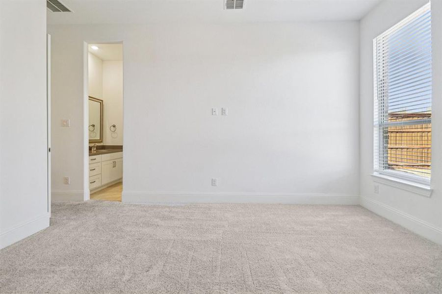 Spacious, unfurnished interior of a new home in Gean Estates, Keller (Image 27).