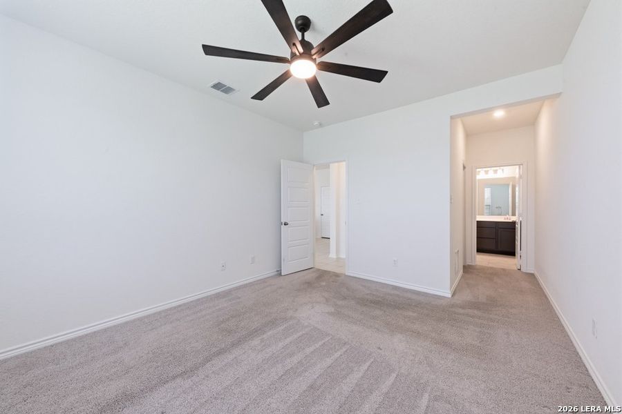 Spacious, unfurnished interior of a new home in Briarwood Oaks, San Antonio (Image 32).